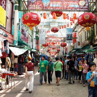 Уличный рынок Шри Петалинг в китайском квартале